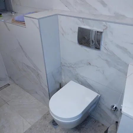 Two Big Waterfront In Same Building Apartment *