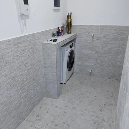 Two Big Waterfront In Same Building Apartman